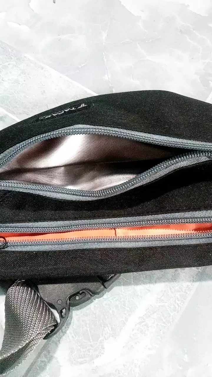 Tas Waistbag New Tapax minion jimmy navy FREE PIN SMILE - Foto ulasan pembeli