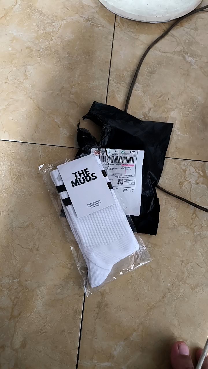 THE MUDS - Kaos Kaki Oldschool Motif Stripe 2 - Foto ulasan pembeli