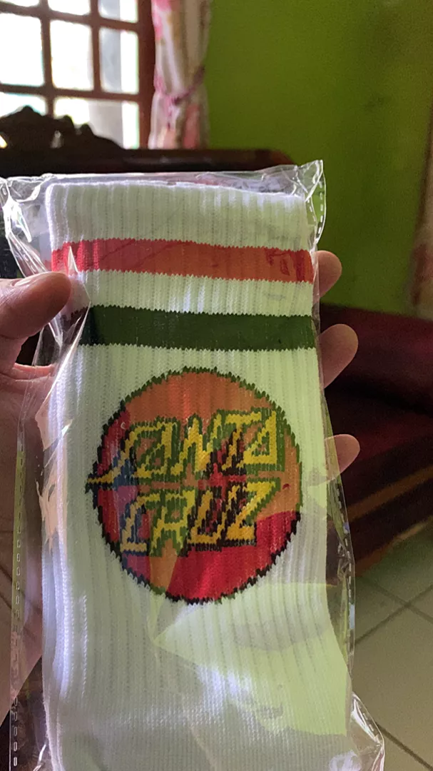 THE HAWKING - Kaos Kaki Oldschool Unisex Mid Calf Motif Three-Stripes Series - Foto ulasan pembeli
