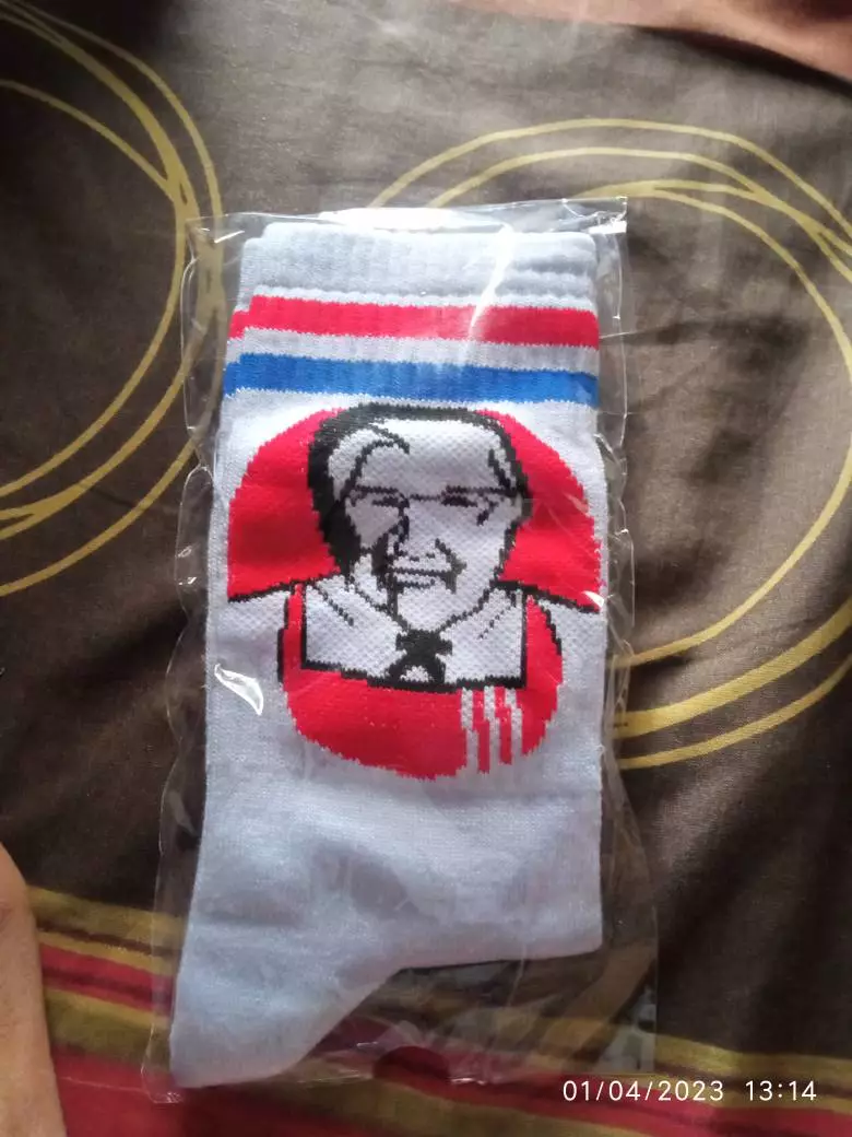 THE HAWKING - Kaos Kaki Oldschool Unisex Mid Calf Motif Three-Stripes Series - Foto ulasan pembeli