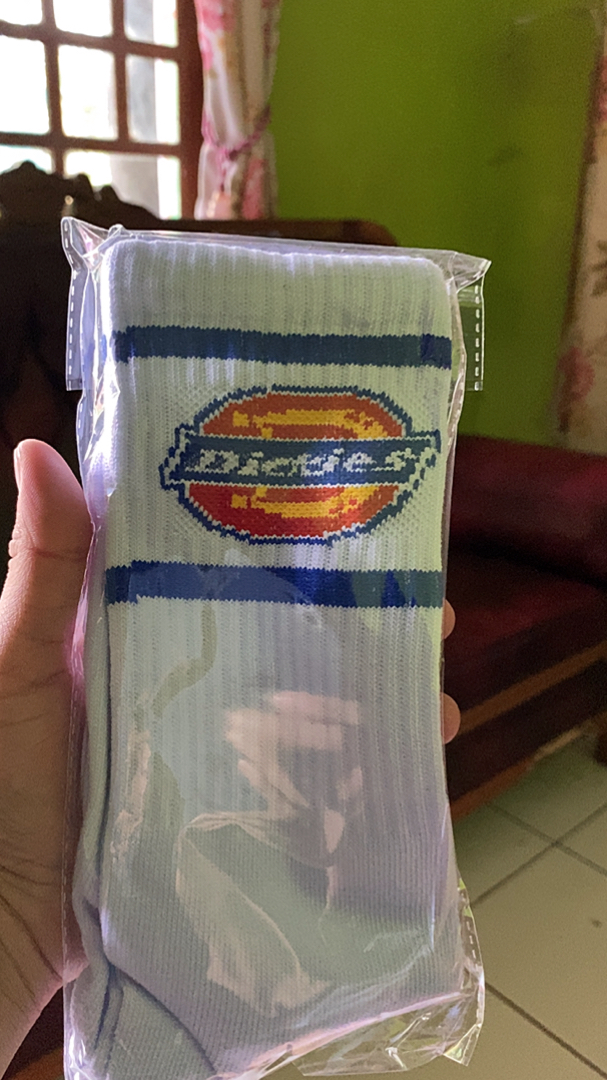 THE HAWKING - Kaos Kaki Oldschool Unisex Mid Calf Motif Three-Stripes Series - Foto ulasan pembeli