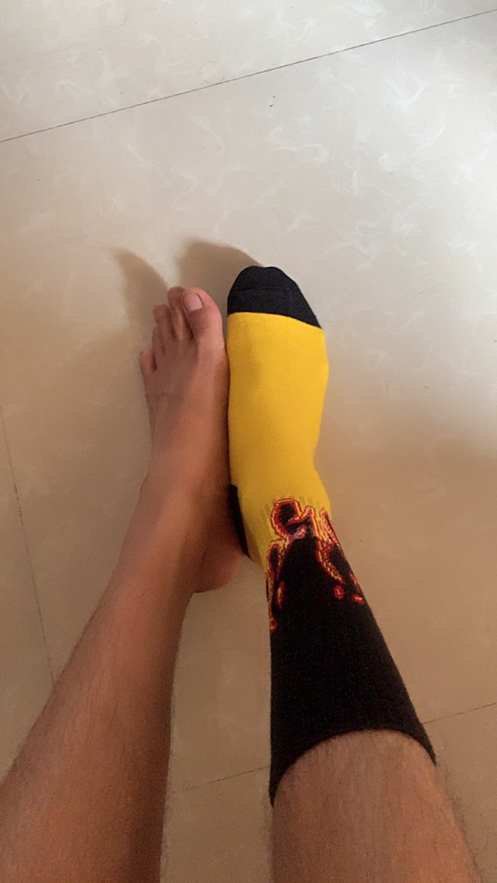 THE HAWKING - Kaos Kaki Oldschool Unisex Mid Calf Motif Three-Stripes Series - Foto ulasan pembeli