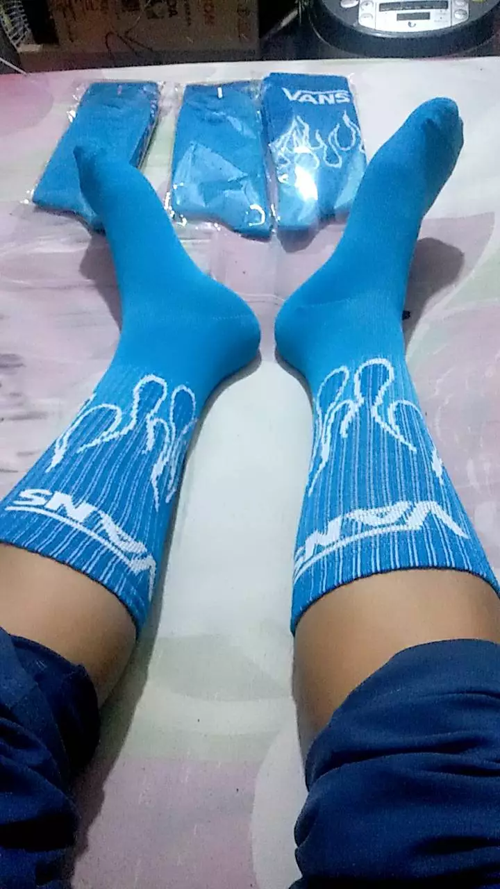 THE HAWKING - Kaos Kaki Oldschool Unisex Mid Calf Motif Three-Stripes Series - Foto ulasan pembeli