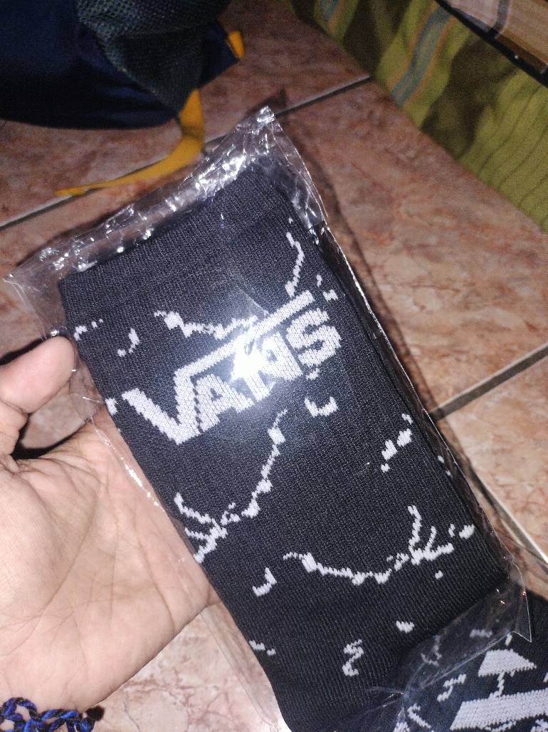 THE HAWKING - Kaos Kaki Oldschool Unisex Mid Calf Motif Three-Stripes Series - Foto ulasan pembeli