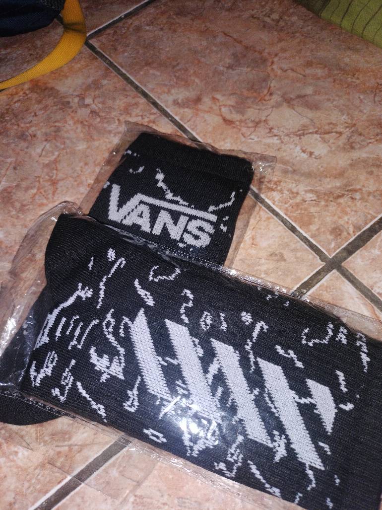 THE HAWKING - Kaos Kaki Oldschool Unisex Mid Calf Motif Three-Stripes Series - Foto ulasan pembeli