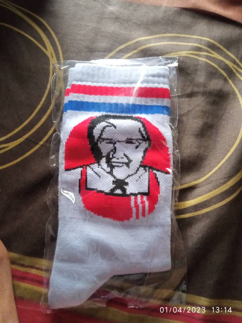 THE HAWKING - Kaos Kaki Oldschool Unisex Mid Calf Motif Three-Stripes Series - Foto ulasan pembeli