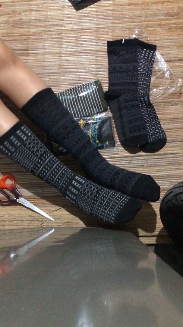 THE HAWKING - Kaos Kaki Oldschool Unisex Mid Calf Motif Tribal Signature Series - Foto ulasan pembeli