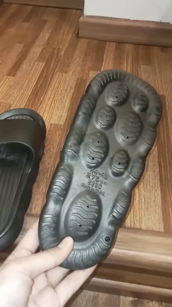 VOOVA Sandal Pria Wanita Anti Slip Empuk Nyaman - Foto ulasan pembeli