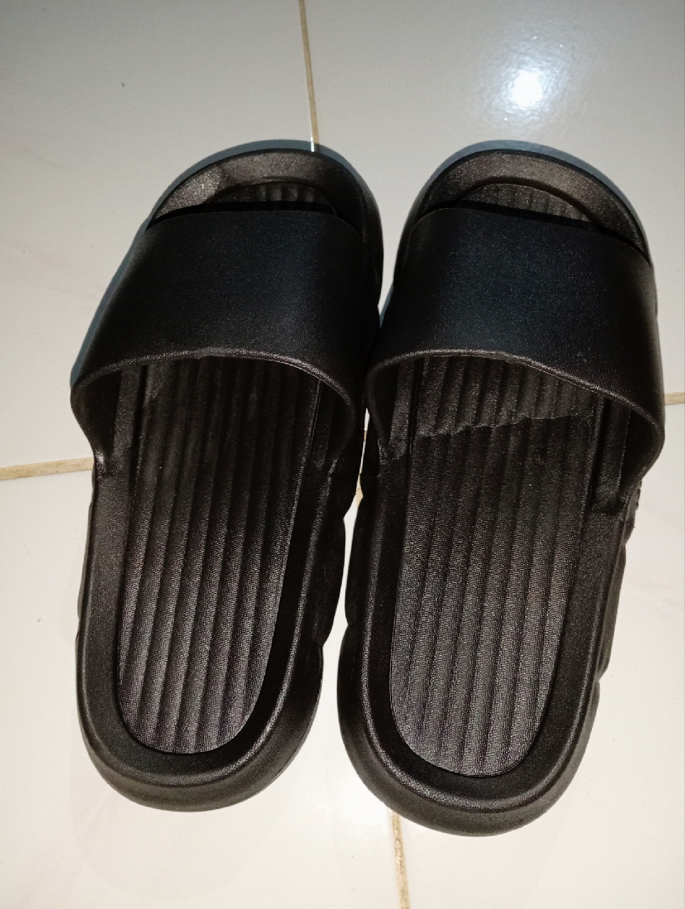 VOOVA Sandal Pria Wanita Anti Slip Empuk Nyaman - Foto ulasan pembeli