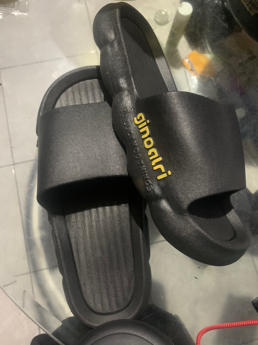 VOOVA Sandal Pria Wanita Anti Slip Empuk Nyaman - Foto ulasan pembeli
