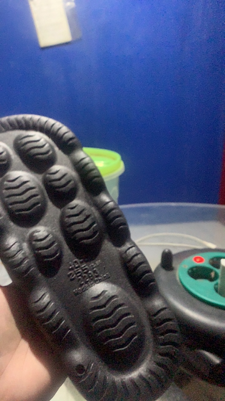VOOVA Sandal Pria Wanita Anti Slip Empuk Nyaman - Foto ulasan pembeli