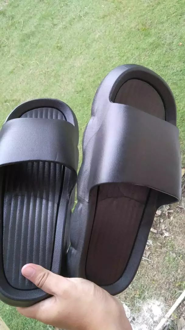 VOOVA Sandal Pria Wanita Anti Slip Empuk Nyaman - Foto ulasan pembeli