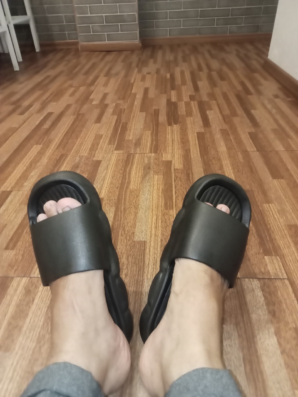 VOOVA Sandal Pria Wanita Anti Slip Empuk Nyaman - Foto ulasan pembeli