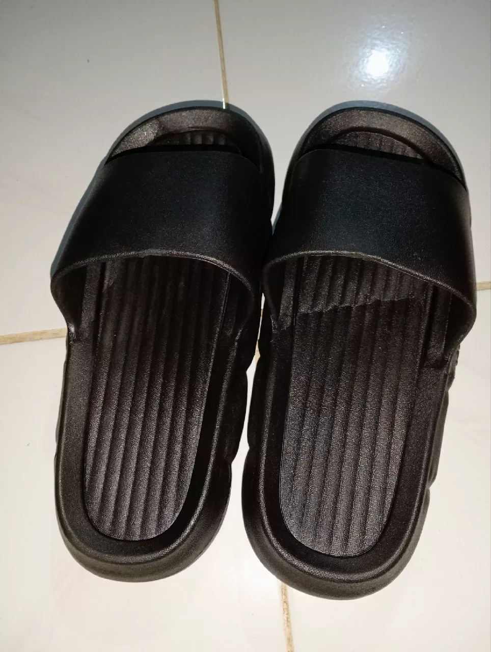 VOOVA Sandal Pria Wanita Anti Slip Empuk Nyaman - Foto ulasan pembeli
