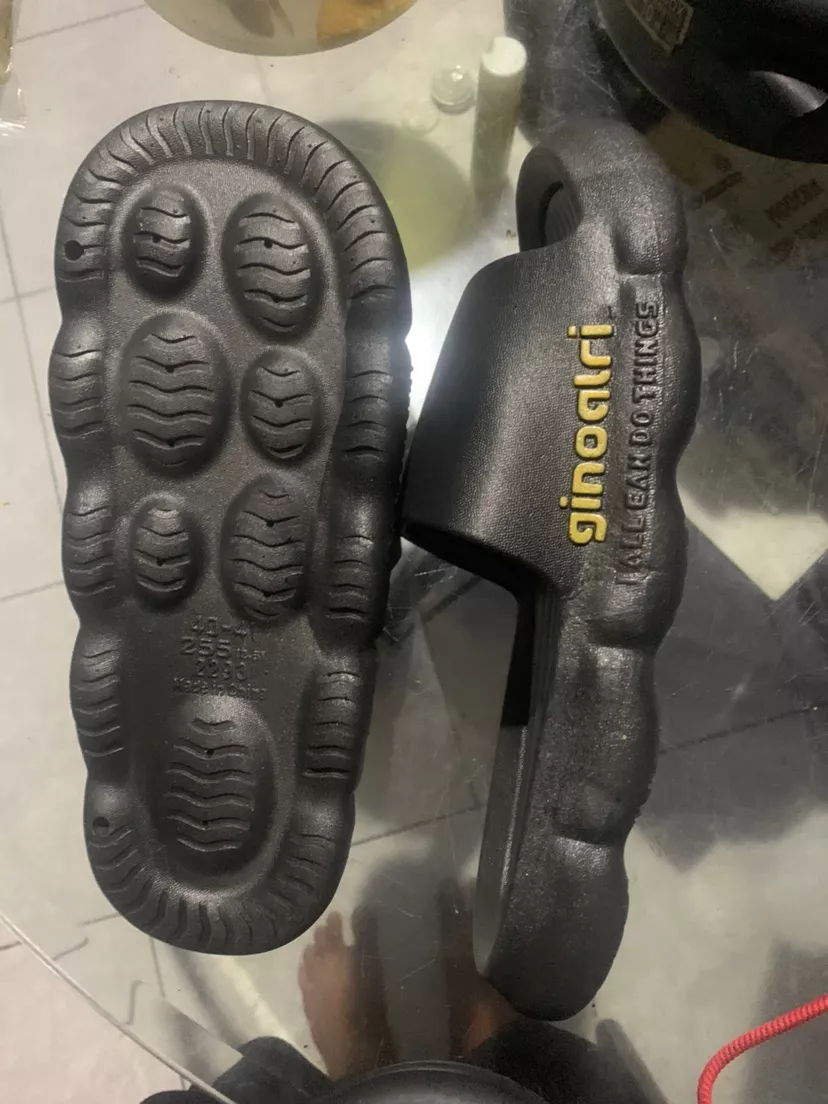 VOOVA Sandal Pria Wanita Anti Slip Empuk Nyaman - Foto ulasan pembeli