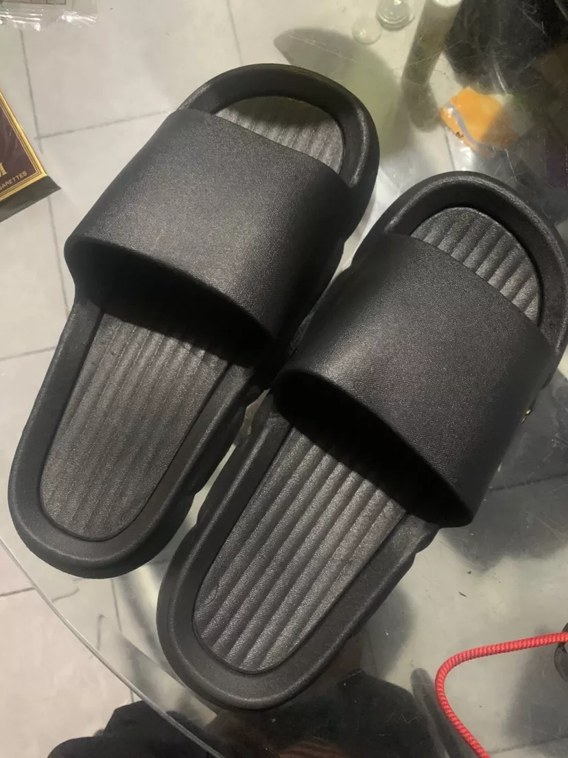VOOVA Sandal Pria Wanita Anti Slip Empuk Nyaman - Foto ulasan pembeli