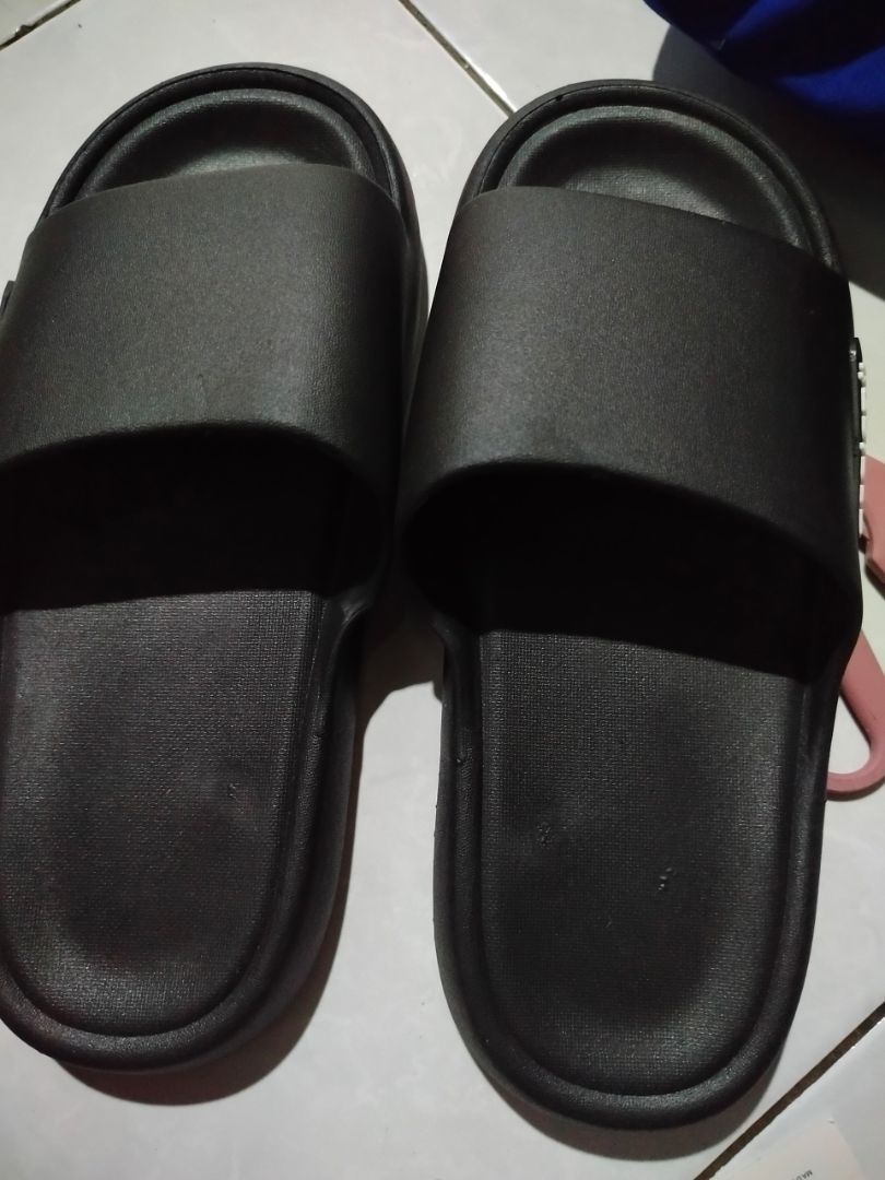 VOOVA Sandal Selop Wanita Empuk Anti Slip - Foto ulasan pembeli