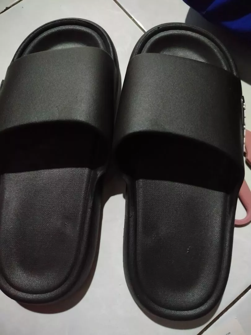 VOOVA Sandal Selop Wanita Empuk Anti Slip - Foto ulasan pembeli
