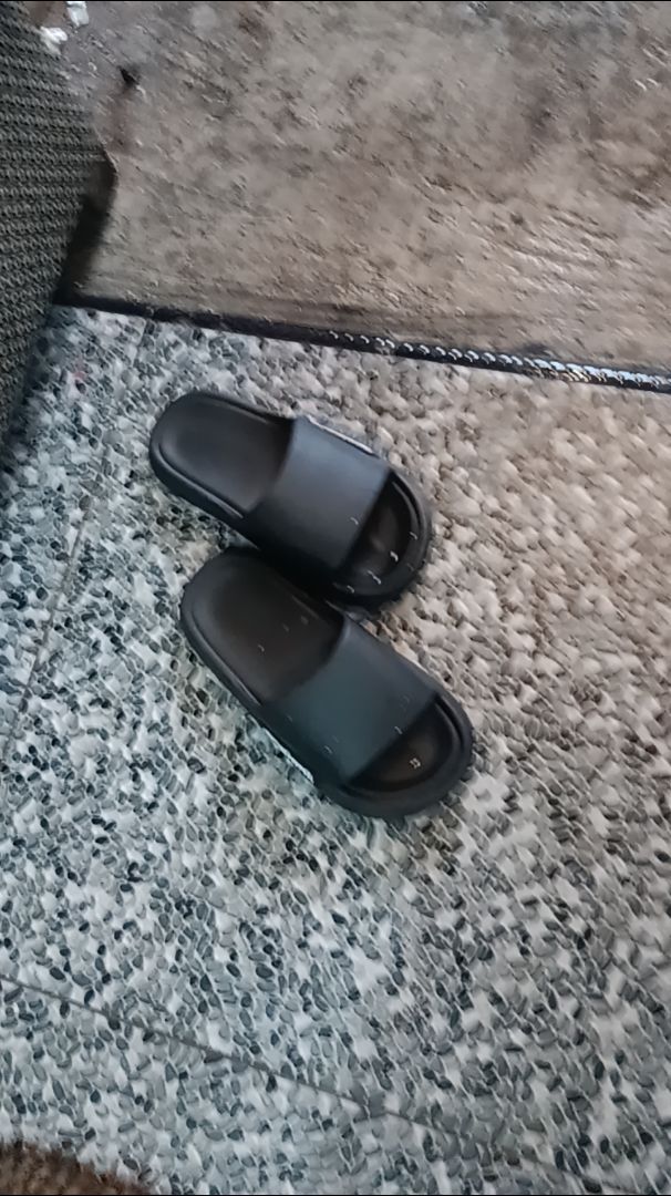VOOVA Sandal Selop Wanita Empuk Anti Slip - Foto ulasan pembeli