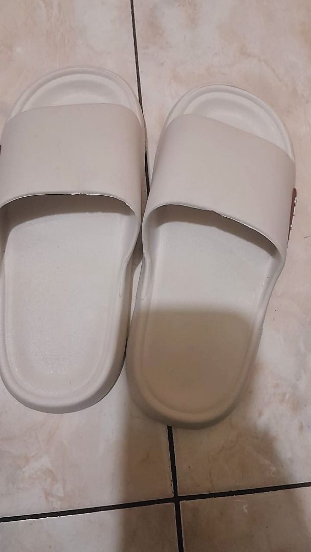 VOOVA Sandal Selop Wanita Empuk Anti Slip - Foto ulasan pembeli