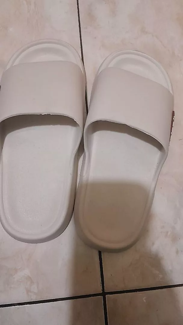 VOOVA Sandal Selop Wanita Empuk Anti Slip - Foto ulasan pembeli