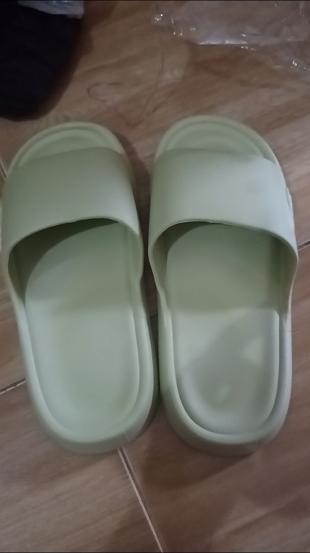 VOOVA Sandal Selop Wanita Empuk Anti Slip - Foto ulasan pembeli
