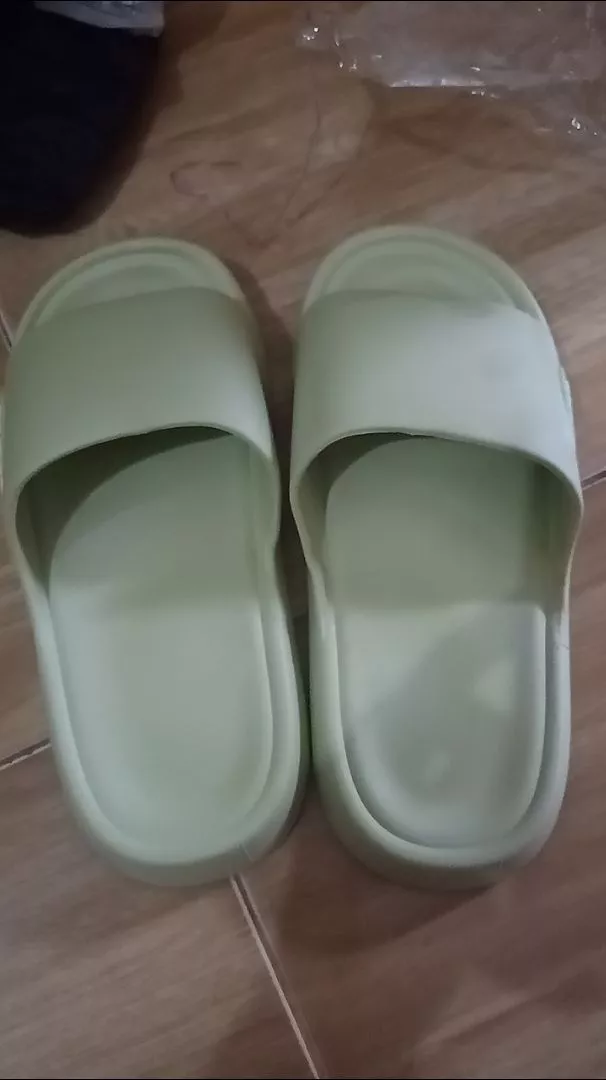 VOOVA Sandal Selop Wanita Empuk Anti Slip - Foto ulasan pembeli