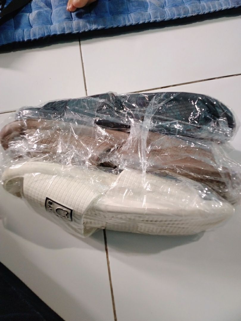 VOOVA Sandal Selop Wanita Pria Sol Empuk Anti Slip - Foto ulasan pembeli