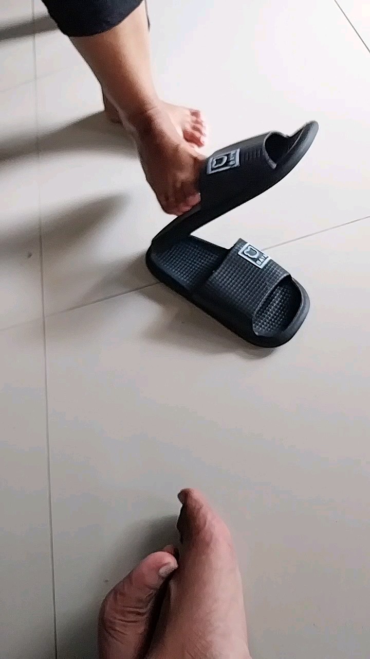 VOOVA Sandal Selop Wanita Pria Sol Empuk Anti Slip - Foto ulasan pembeli