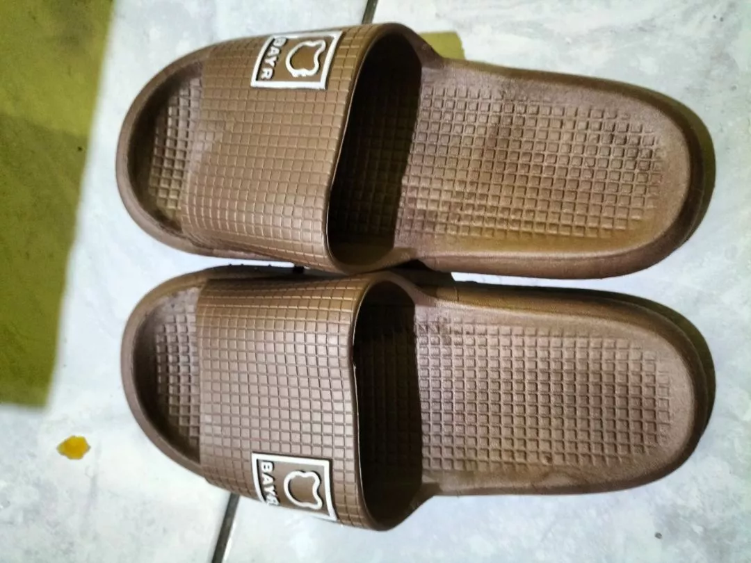 VOOVA Sandal Selop Wanita Pria Sol Empuk Anti Slip - Foto ulasan pembeli