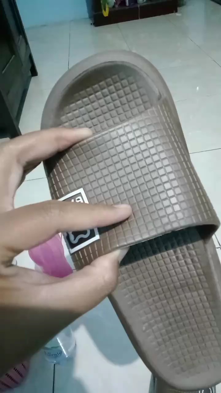 VOOVA Sandal Selop Wanita Pria Sol Empuk Anti Slip - Foto ulasan pembeli
