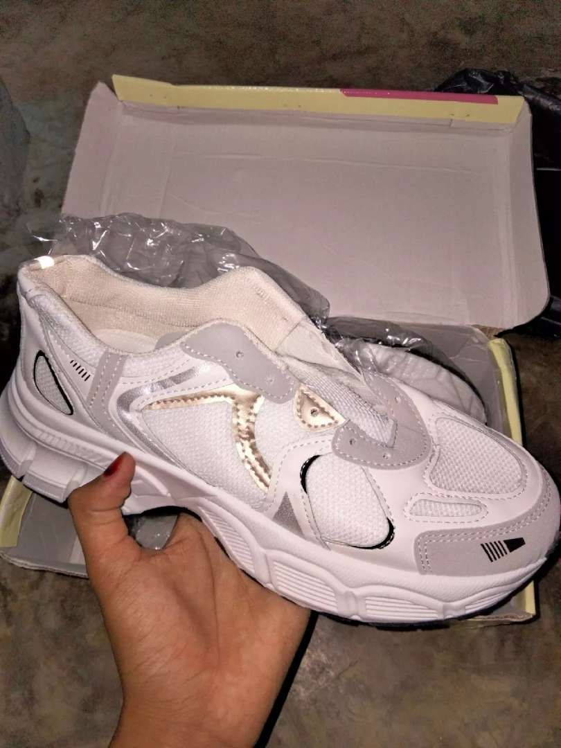 vela sepatu wanita flatshoes sneakers korean style putih olahraga sekolah running anak perempuan - Foto ulasan pembeli