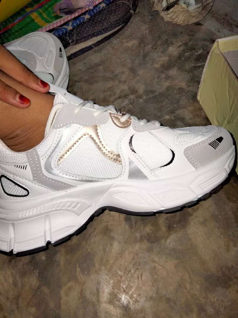 vela sepatu wanita flatshoes sneakers korean style putih olahraga sekolah running anak perempuan - Foto ulasan pembeli