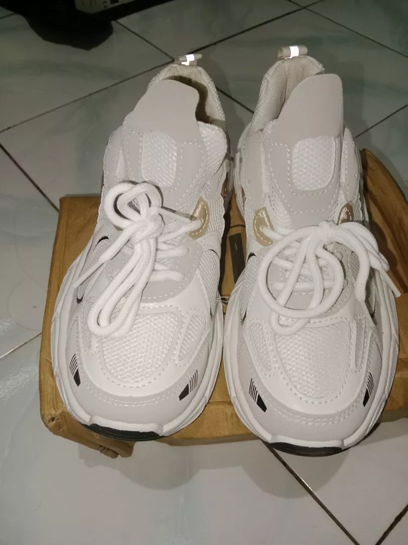 vela sepatu wanita flatshoes sneakers korean style putih olahraga sekolah running anak perempuan - Foto ulasan pembeli