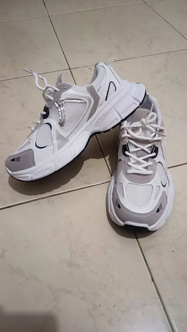 vela sepatu wanita flatshoes sneakers korean style putih olahraga sekolah running anak perempuan - Foto ulasan pembeli