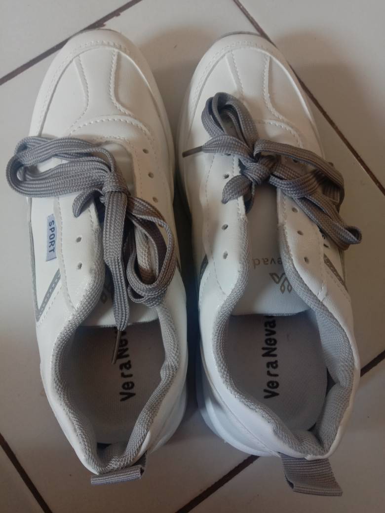 Vera Nevada Sepatu Sneakers Wanita Sport Shoes V01 - Foto ulasan pembeli