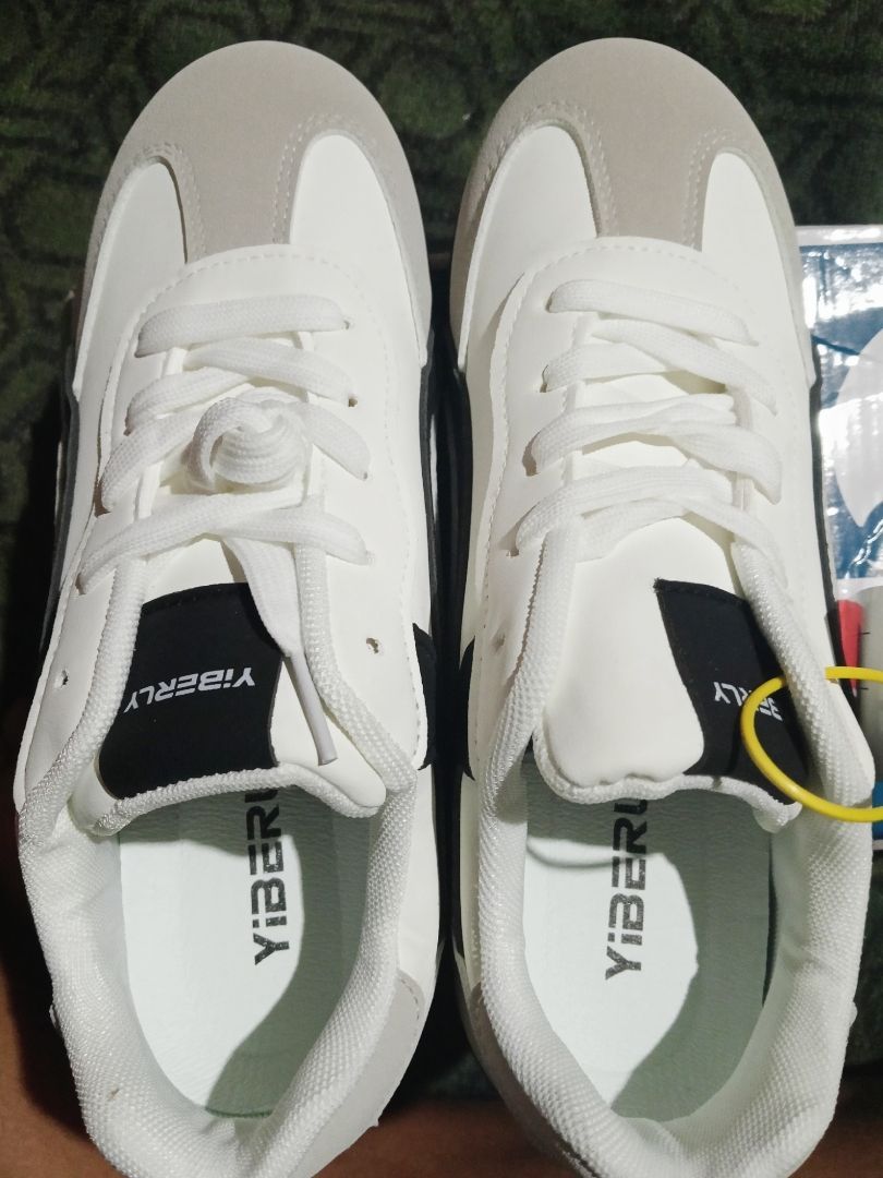 YIBERLY BERLY-V2A05 SEPATU UNISEX MODEL TERBARU CASUAL INSPIRED MINIMALIST SNEAKERS - Foto ulasan pembeli